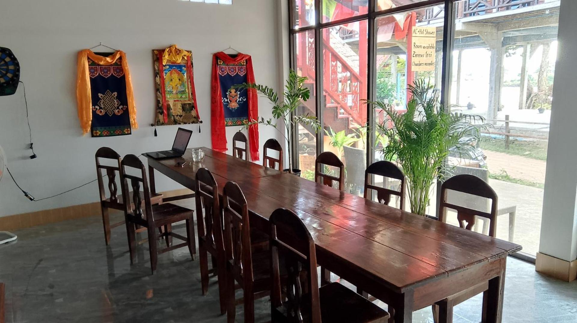 Tibet Restaurant And Hostel Nakasong Eksteriør billede